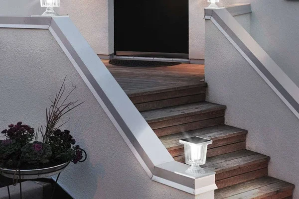 The New Standard in Smart Homes: How Solar Post Cap Lights Enhance the Lighting Experience of Luxury Villa Courtyards